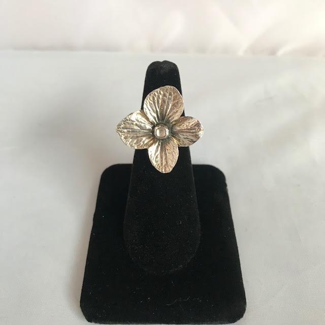 Hyde Hydrangea Blossom Ring